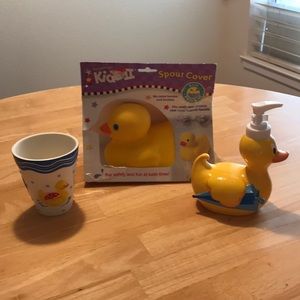 Just Ducky Bathroom Set